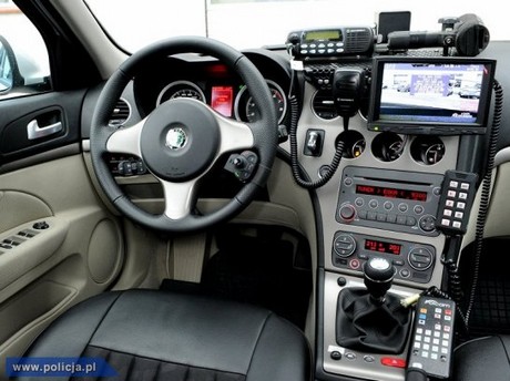 Bytom - oznakowany radiowóz Alfa Romeo 159