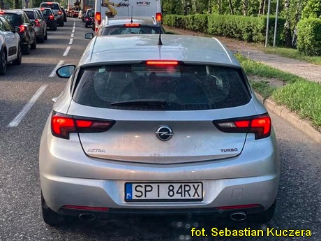 Bytom - nieoznakowany Opel Astra SPI 84RX