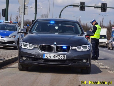 Kraków - nieoznakowany radiowóz policyjny BMW KR 4W268