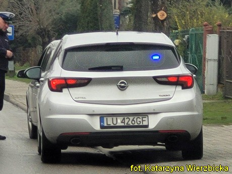 nieoznakowany radiowóz Opel Astra LU 426GF - Lubartów