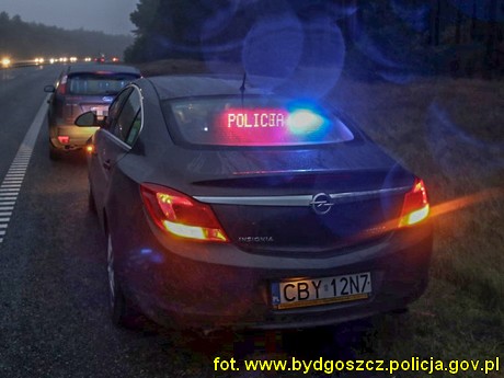 Nakło nad Notecią - nieoznakowany radiowóz policyjny Opel Insignia CBY 12N7